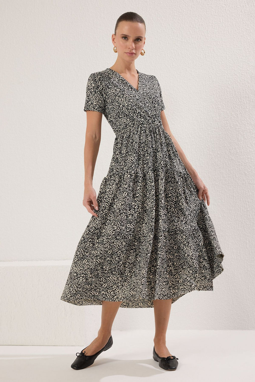 Siyah Cicekli Cicekli Kruvaze Skater/Belden Ac?lan Fitilli Esnek Orme Elbise TWOSS24EL00417 - Trendyolmilla фото 2