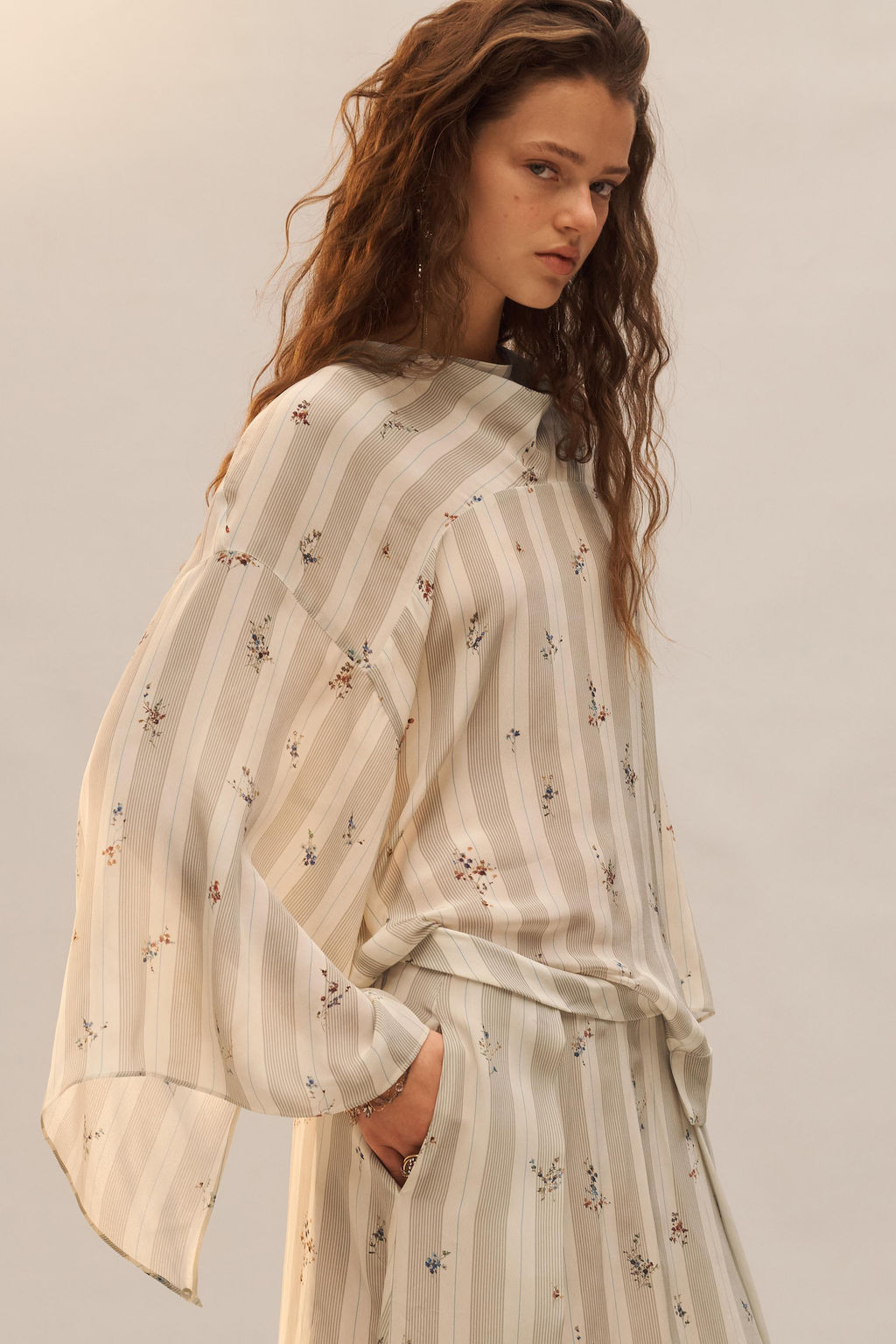 BLUSA RAYAS FLORES LIMITED EDITION / Estampado - Zara фото 2