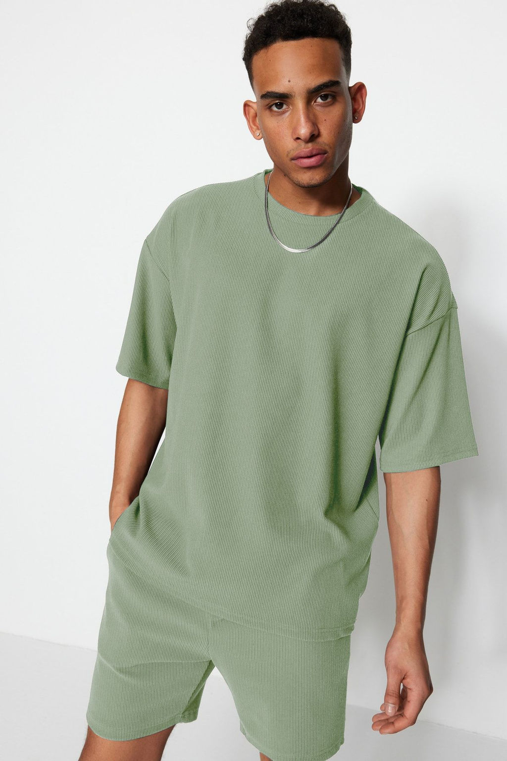 TRENDYOL MAN Kahverengi Premium Oversize Bisiklet Yaka K?sa Kol Dokulu K?r?smaz Ottoman T-Shirt TMNSS23TS00081 - Trendyolmilla фото 31
