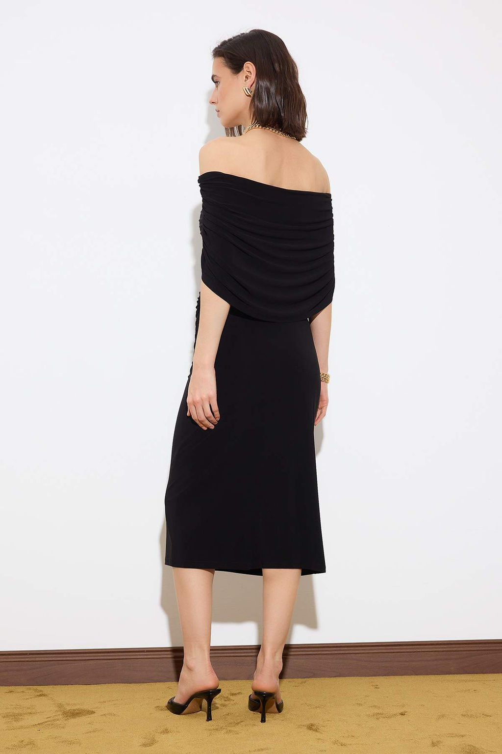 Limited Edition Siyah Bodycon Carmen Yaka Kolsuz Esnek Orme Elbise TWOSS26EL00266