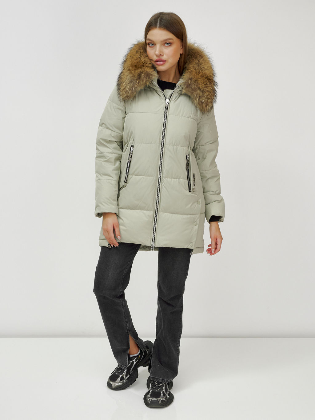 Куртка Бренд Visdeer ПРЕМИУМ КЛАССА зимняя с мехом ЕНОТА светло-зеленого цвета фото 15