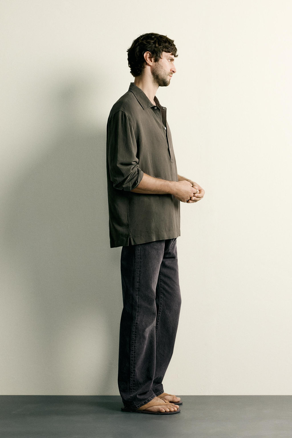 CAMISA POLO REGULAR FIT VISCOSA - LINO / Khaki oscuro - Zara фото 4