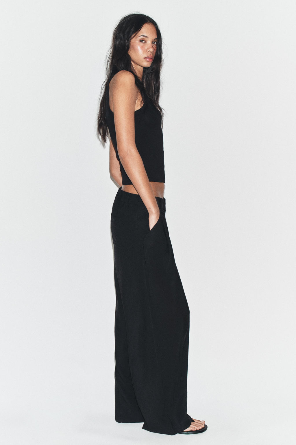 Брюки Zara Pantalon Fluido Pliegues черные