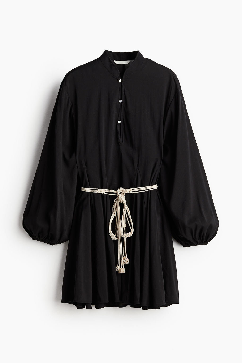 Vestido con cinturon de macrame