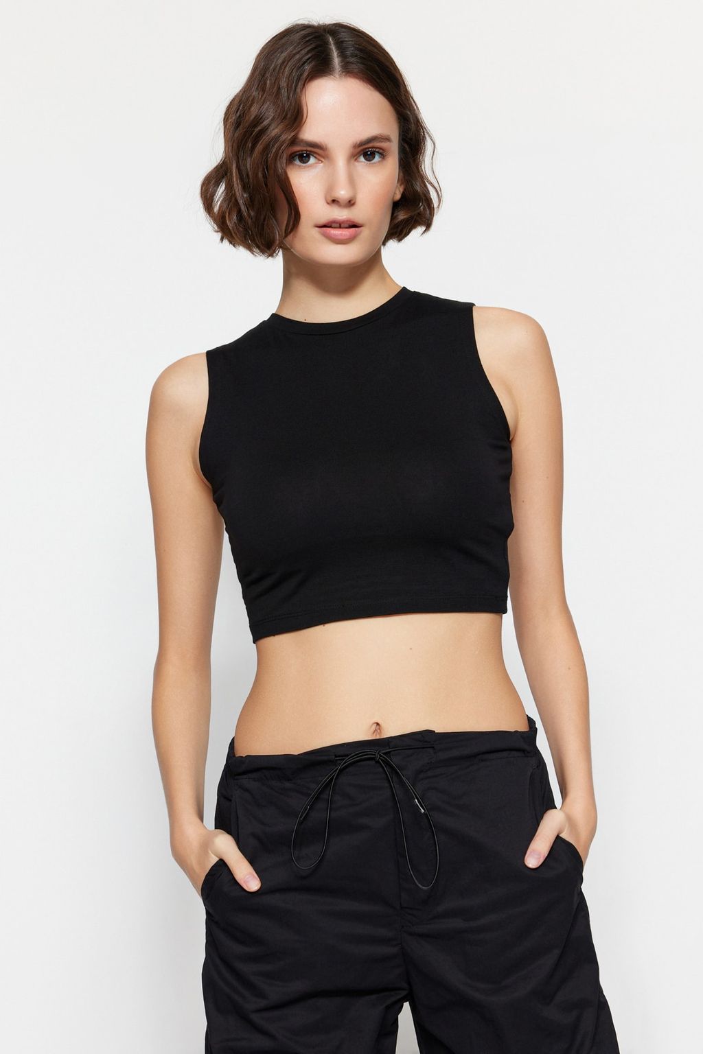 Siyah-Beyaz 2li Paket Kolsuz Crop Pamuklu Esnek Orme Atlet TWOSS23AL00010