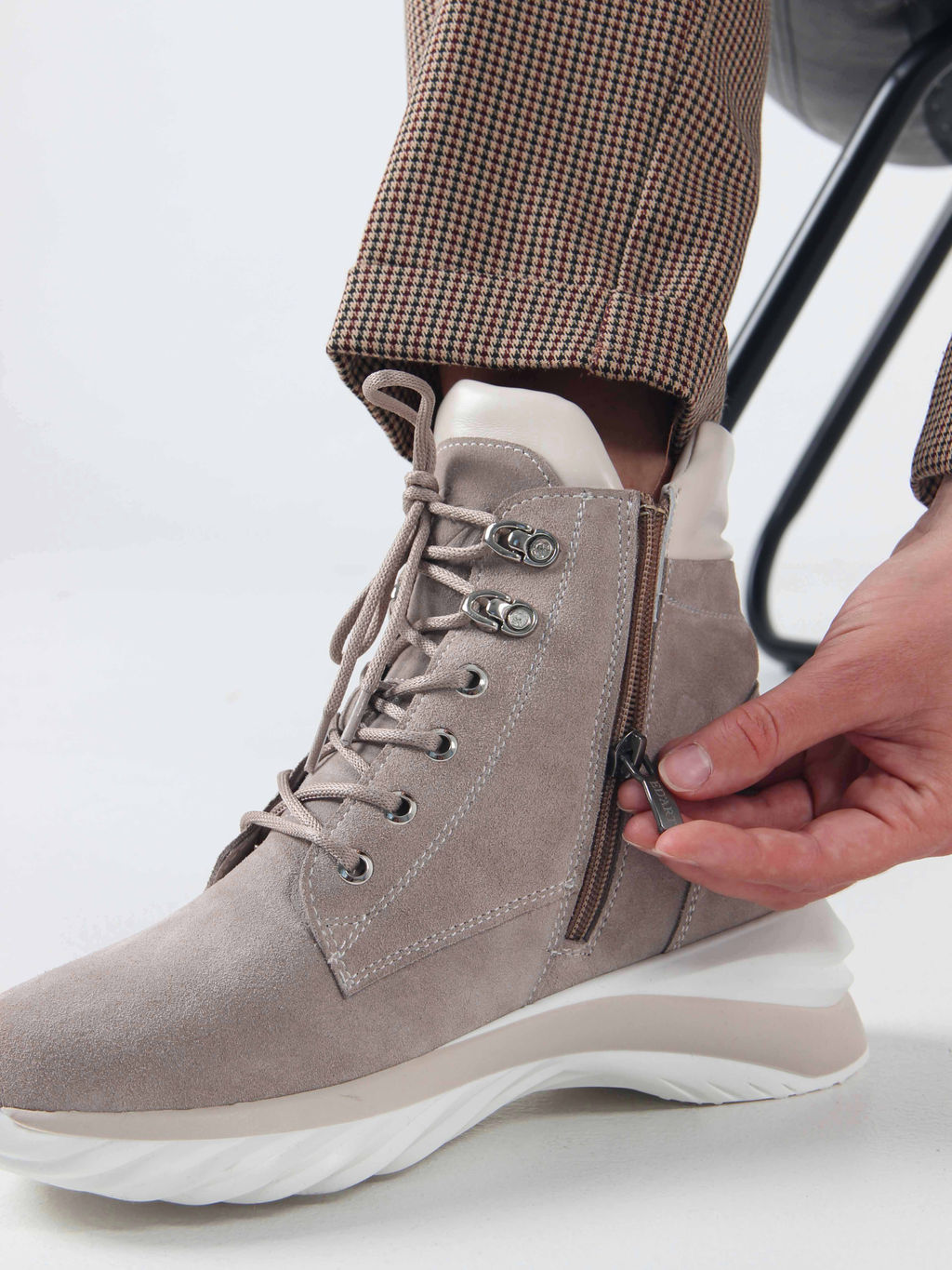 Ботинки 261.uno2w. каменный замша/Байка