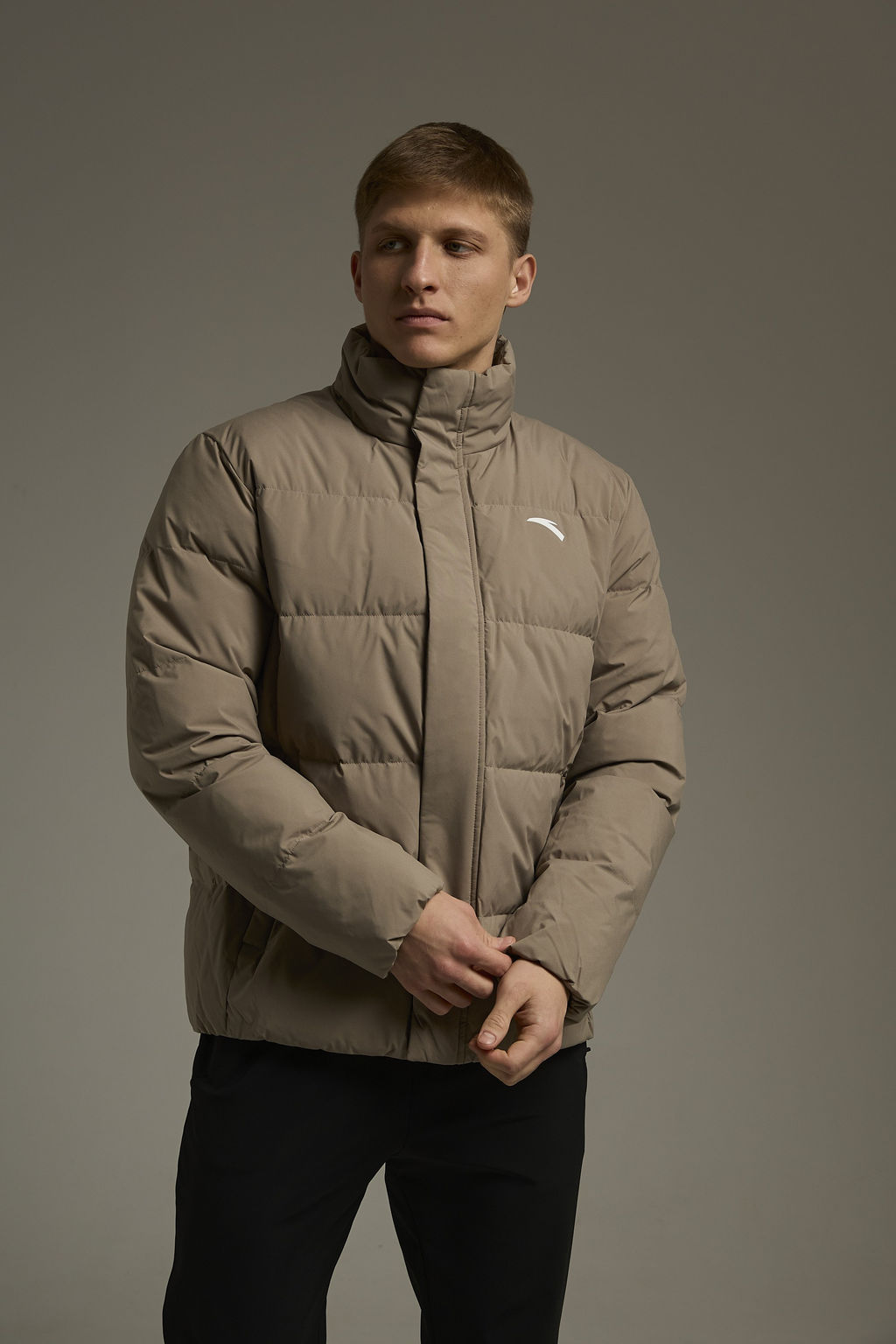 Пуховик короткий Серый Training Down Jacket