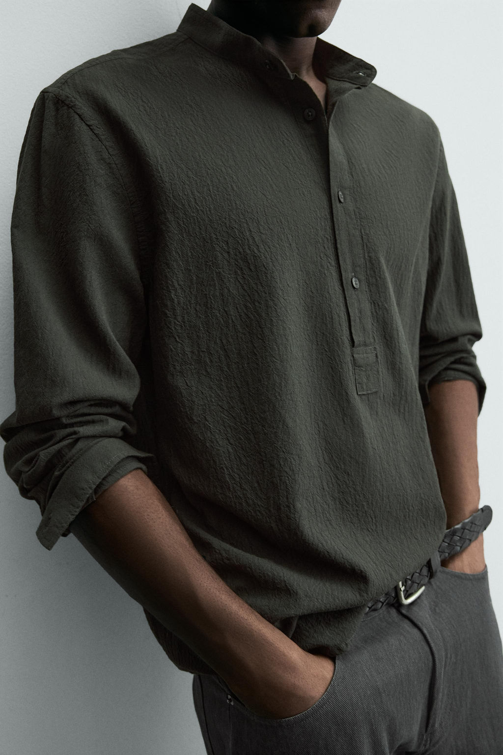 CAMISA EFECTO ARRUGADO / Khaki oscuro - Zara фото 5