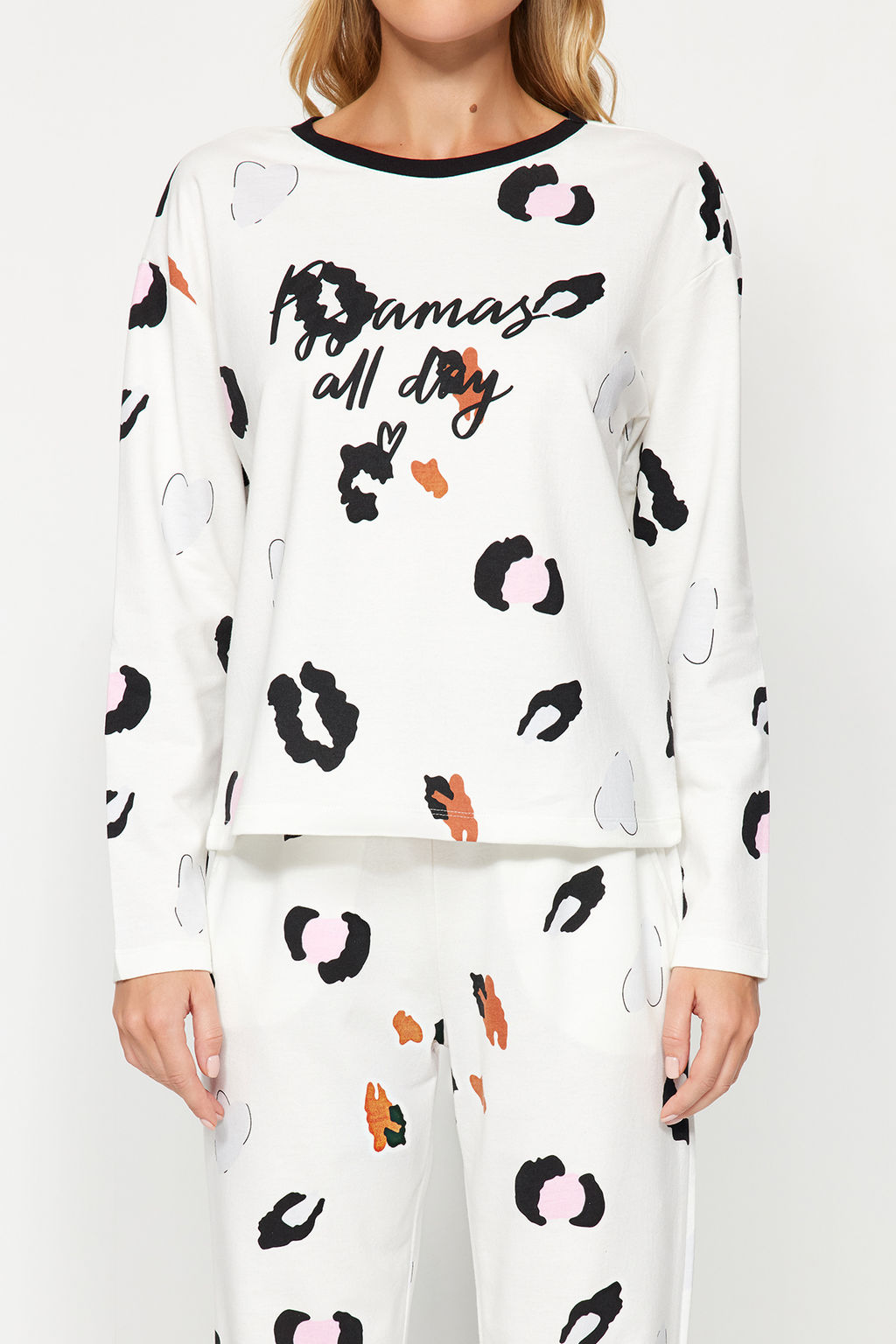 Beyaz %100 Pamuklu Leopar Desenli Sloganl? Tshirt-Jogger Orme Pijama Tak?m? THMAW24PT00211 - Trendyolmilla фото 6