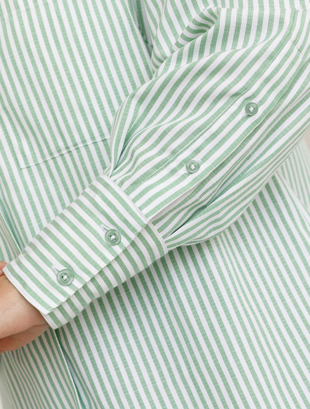 Удлиненная блузка с поясом в тонкую полоску из эластичного хлопка - Vilatte фото 2