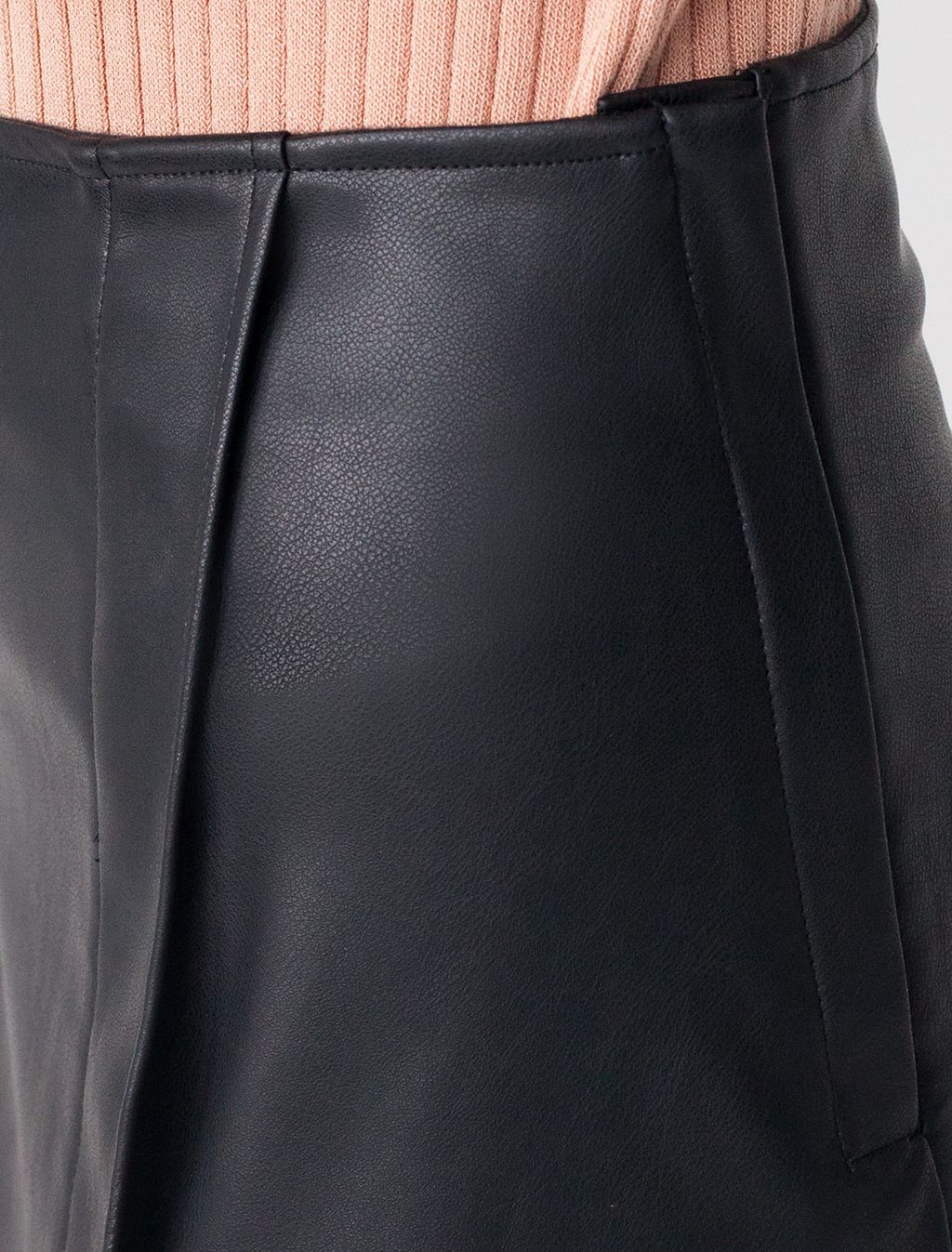 Юбка с разрезом сбоку из эластичной эко-кожи - Vilatte фото 3