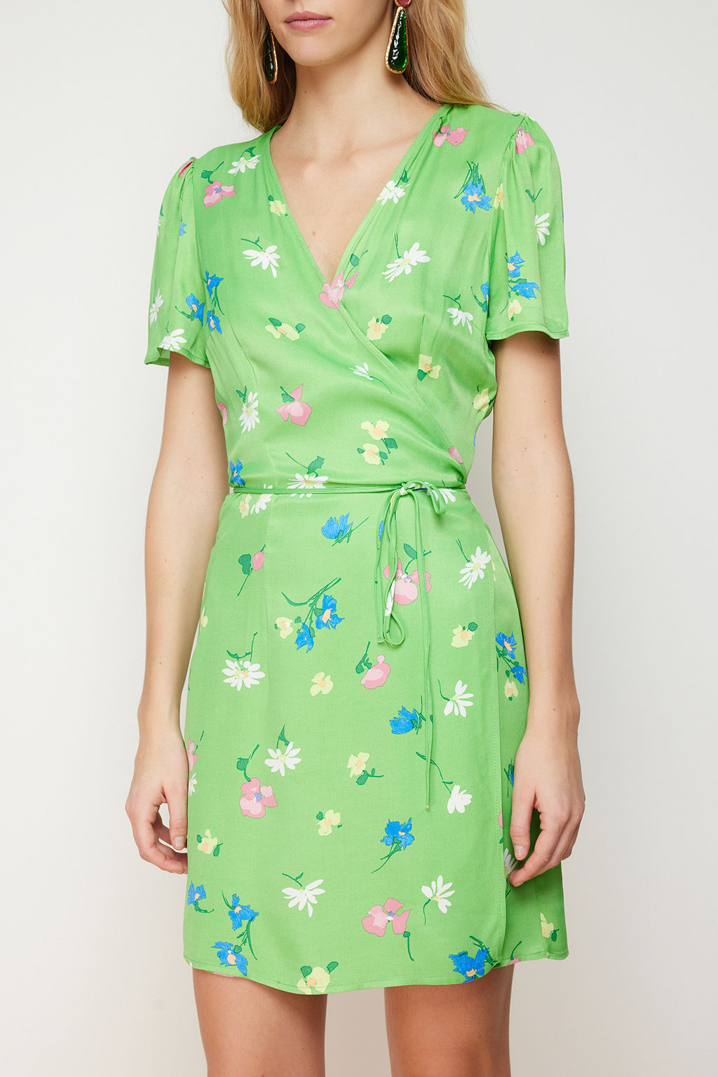 Yesil Cicekli A Kesim Derin V Yaka Saten Mini Dokuma Elbise TWOSS24EL00161