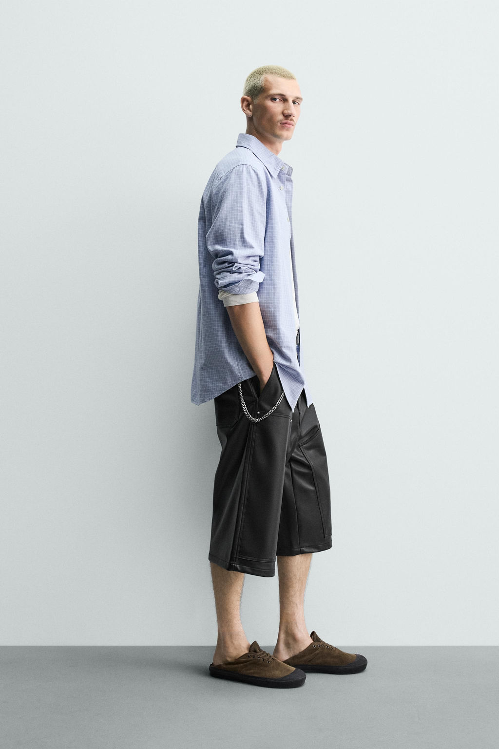 BERMUDA WIDE FIT EFECTO PIEL / Negro / Blanco - Zara фото 4