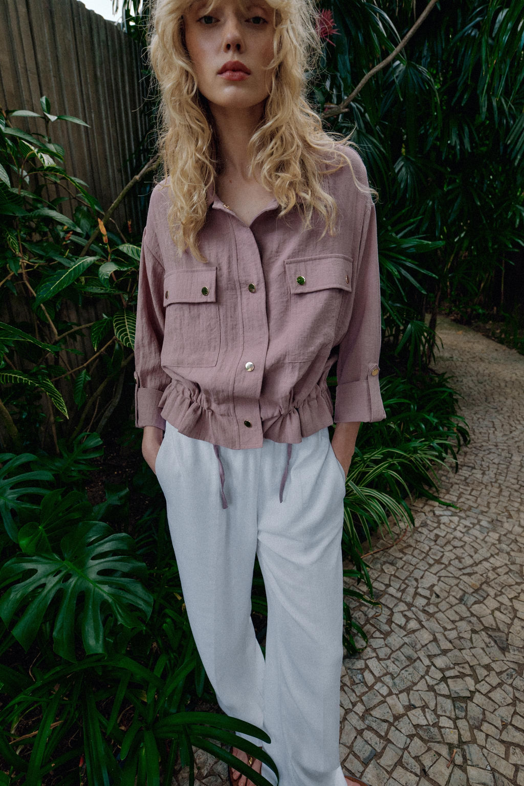 CHAQUETA CORTA MANGA REMANGADA / Malva - Zara фото 2