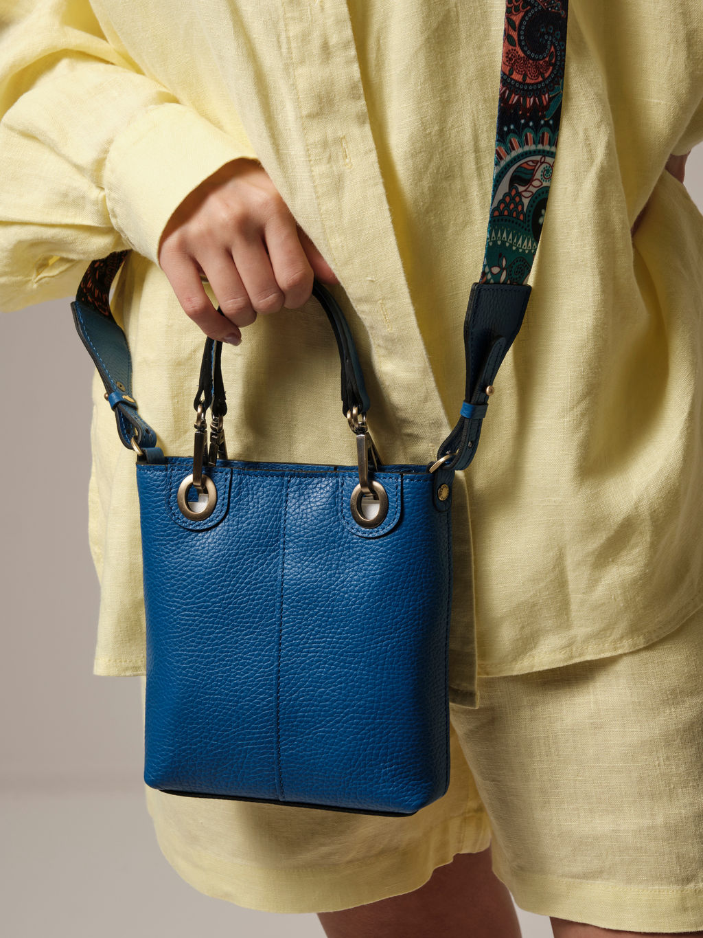 Сумка кожаная кросс-боди Deboro 30347 синяя гуашь