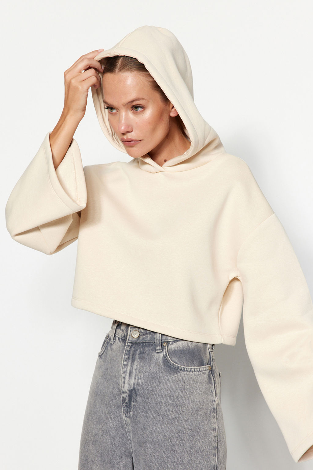 Ac?k Tas Kal?n Ici Polarl? Rahat Kesim Crop Ispanyol Kol Kapusonlu Orme Sweatshirt TWOAW24SW00284