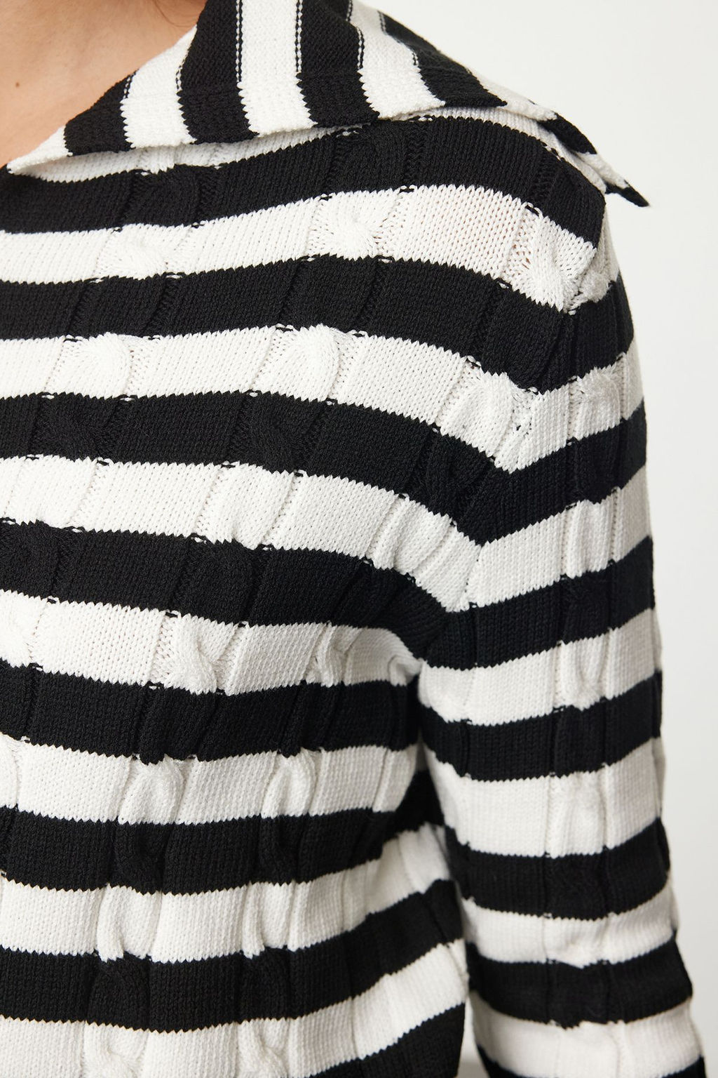 TRENDYOLMILLA Ekru Devrik Yaka Detayl? Triko H?rka TWOAW25HI00232 фото 4