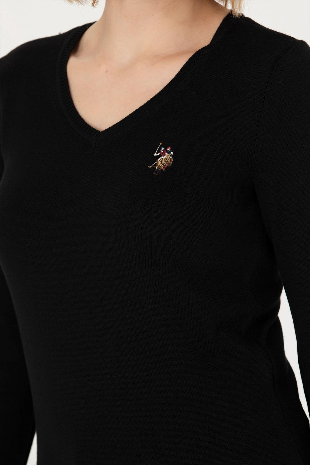 Женский черный базовый свитер с v-образным вырезом Неожиданная скидка в корзине - U.s. polo assn фото 7