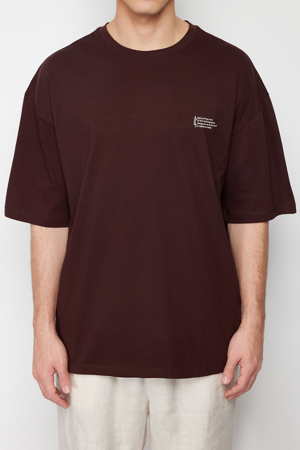 Koyu Kahverengi Oversize/Genis Kesim %100 Pamuklu Minimal Yaz? Bask?l? T-Shirt TMNSS23TS00084