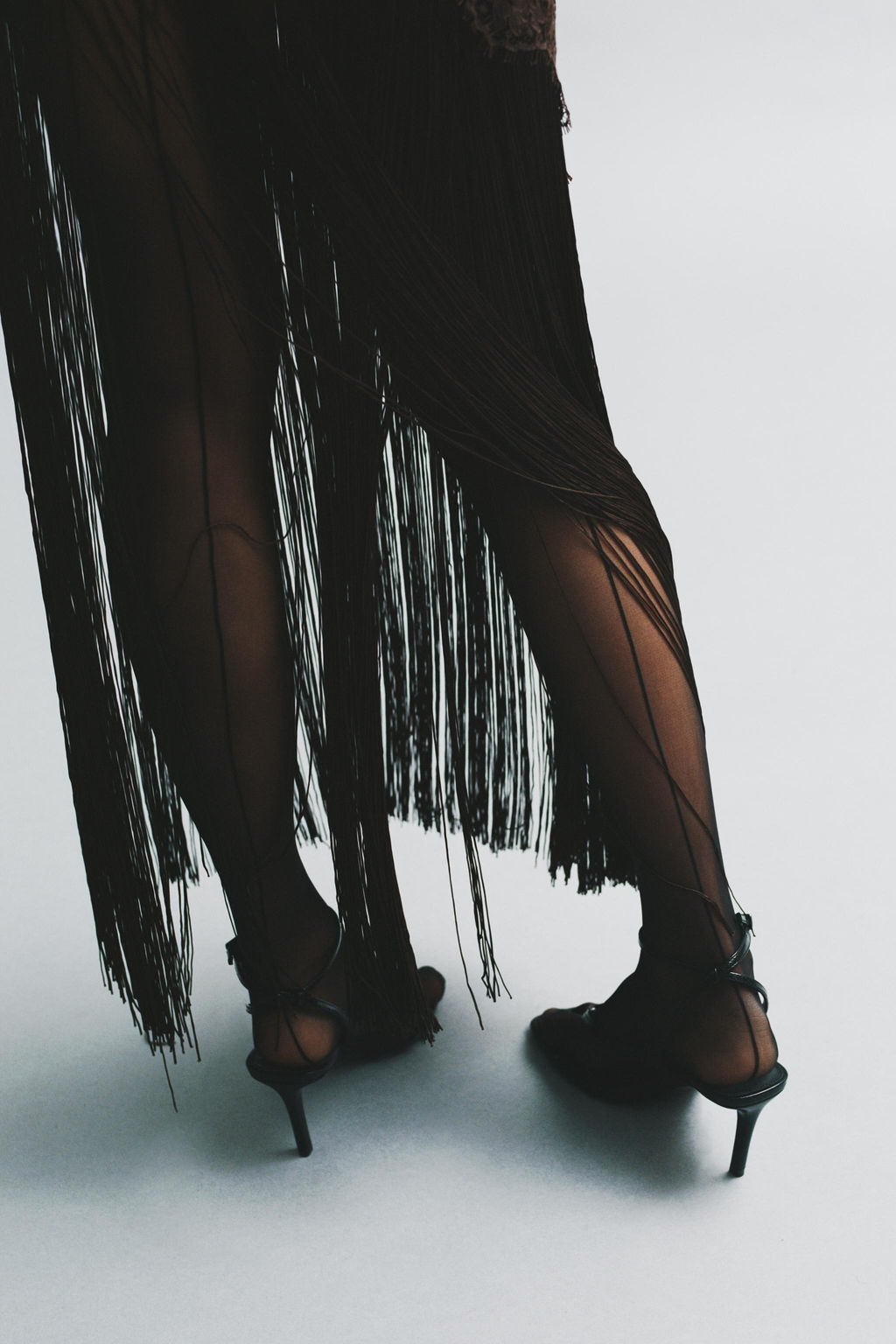 LACE AND FRINGED STRAPPY DRESS - Zara фото 5