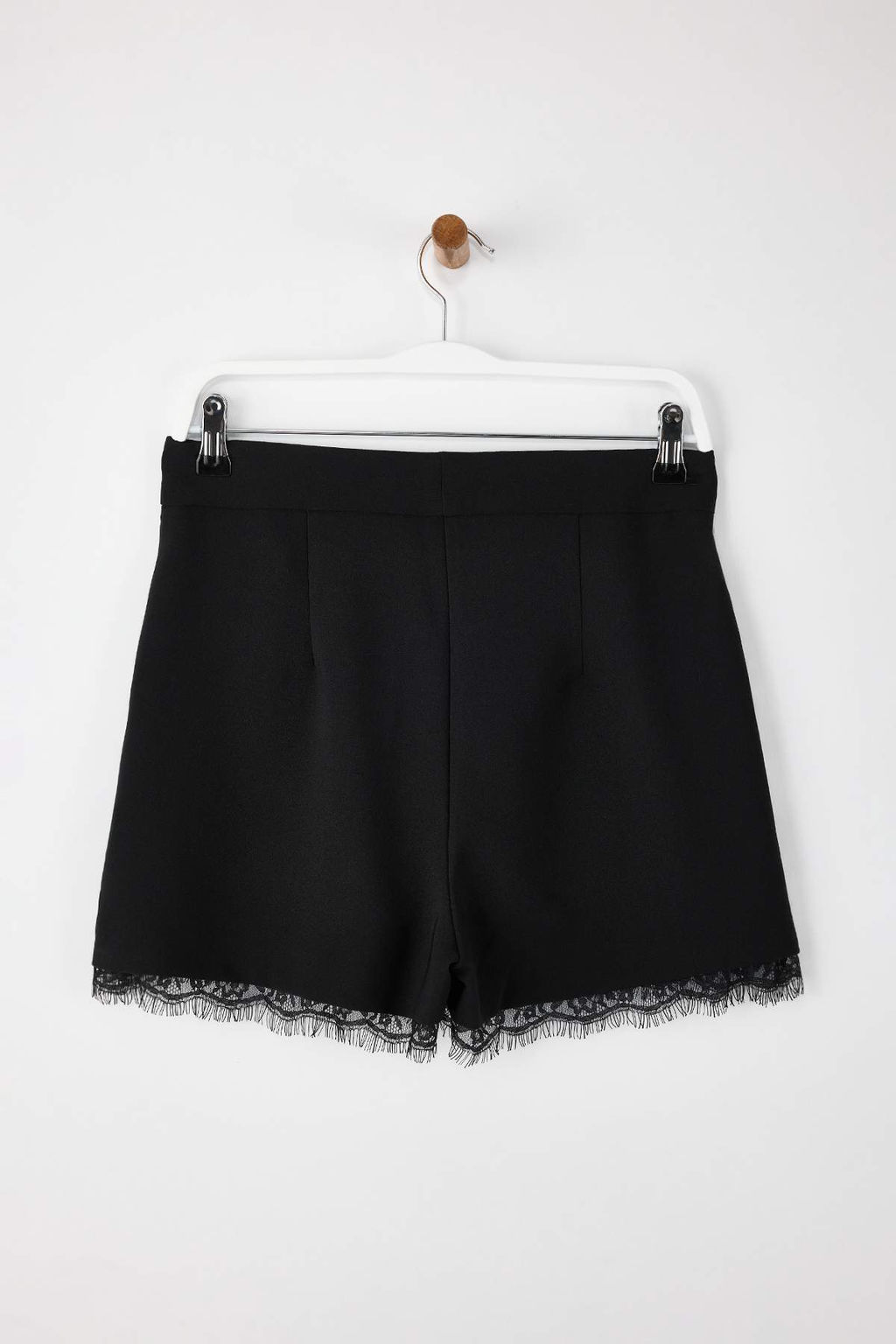 Siyah Dantel Serit Detayl? Dokuma Sort & Bermuda TPRSS26SR00002