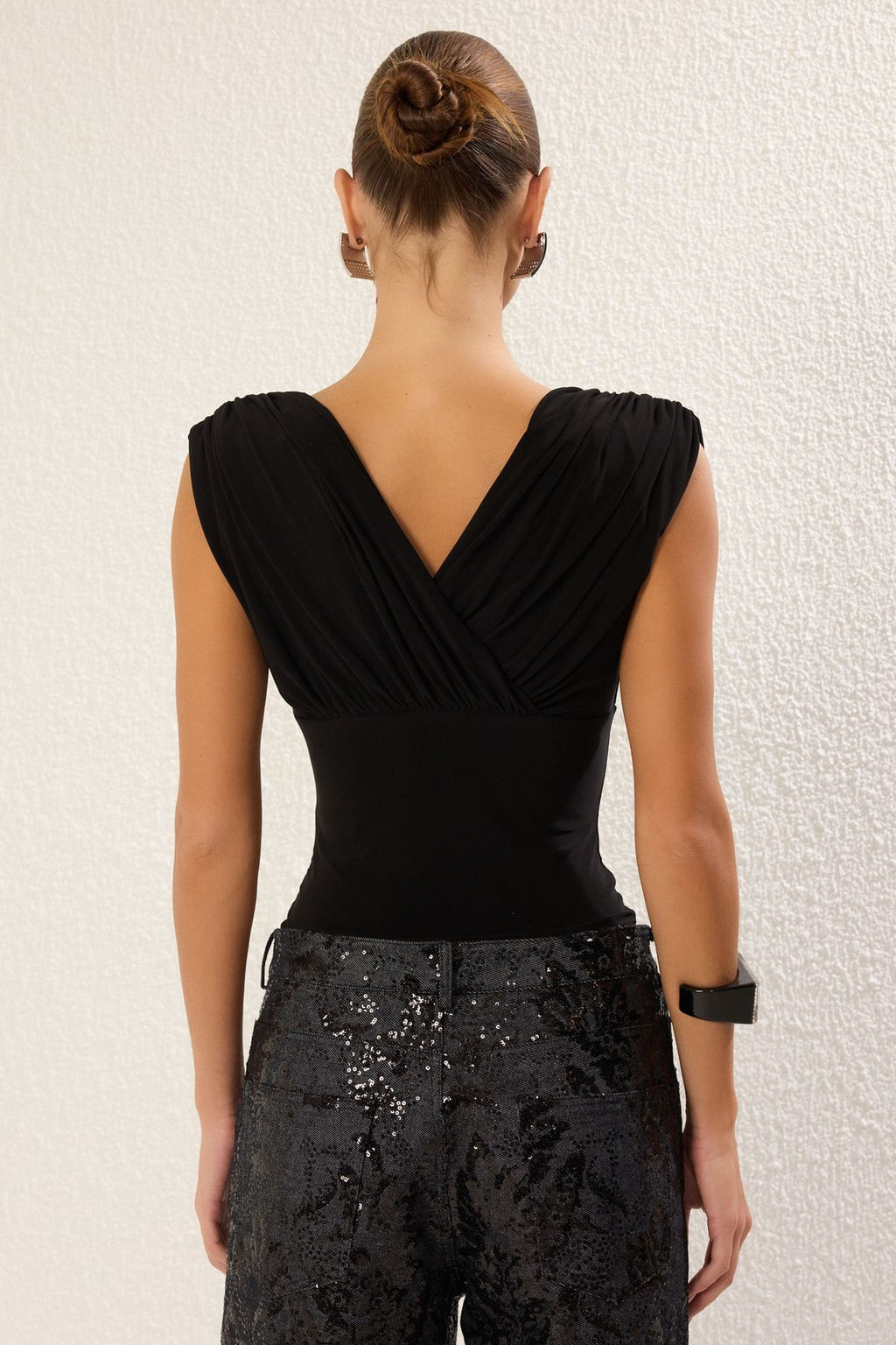 TRENDYOLMILLA Siyah V Yaka Orme TPRSS25BD00012  фото 5