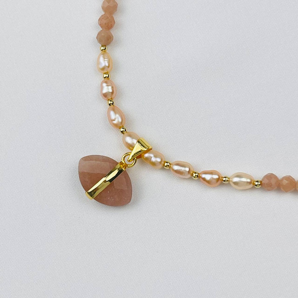 Чокер из Лунного камня и Жемчуга с подвеской