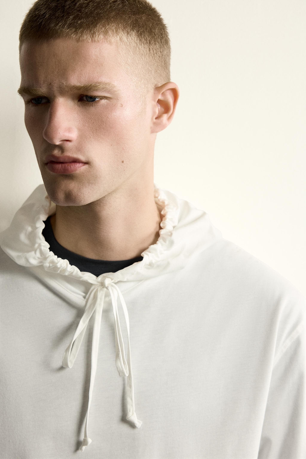 SUDADERA LIGERA CAPUCHA COMBINADO / Blanco - Zara фото 6