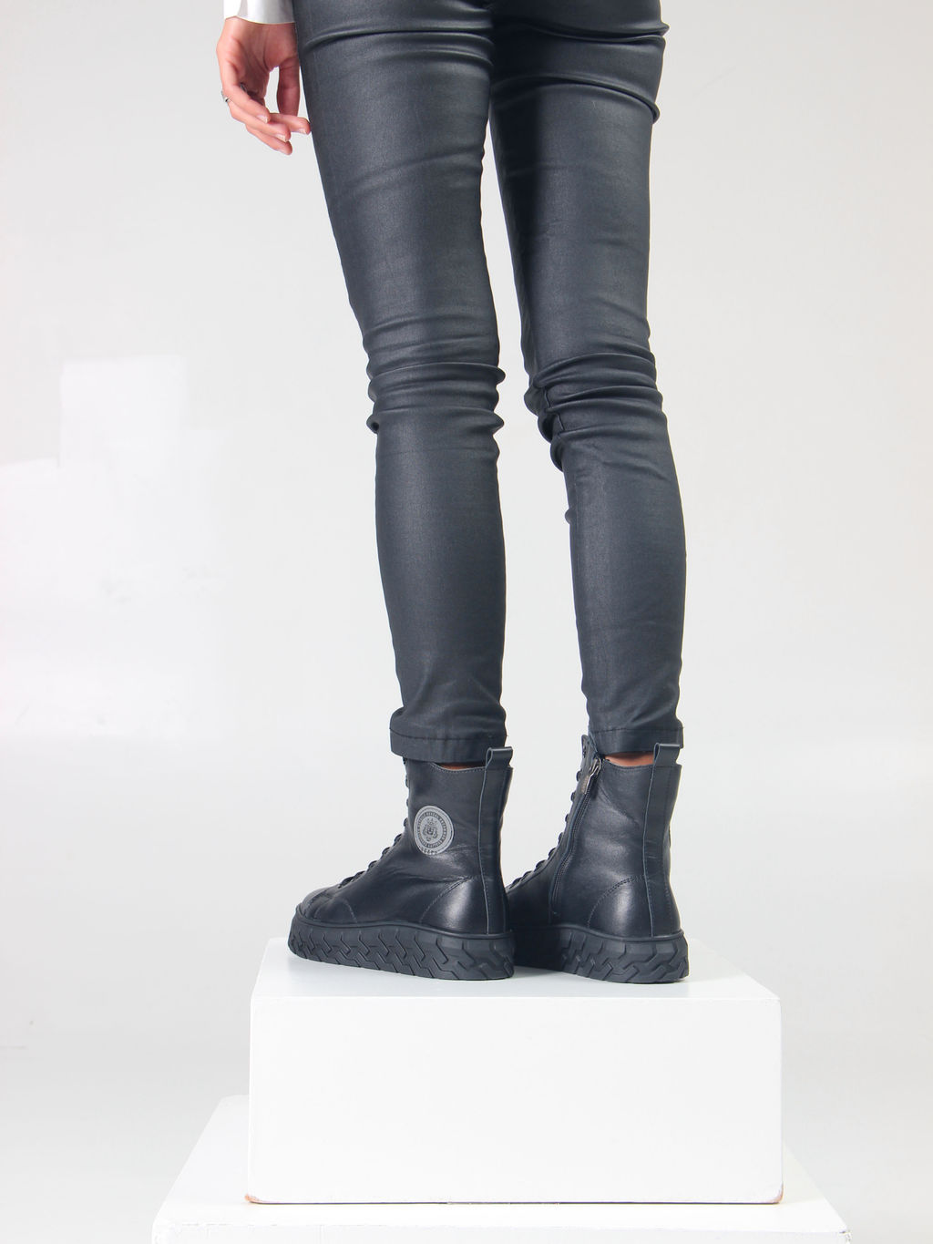 Ботинки 215.icebergbl. black/Мех