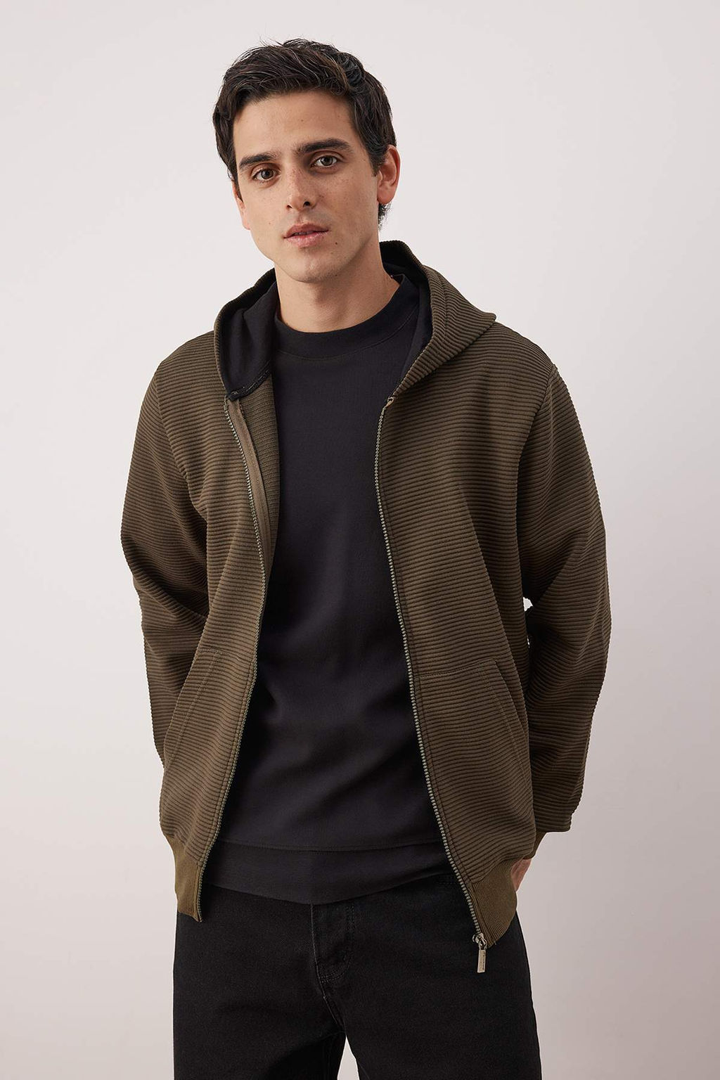 Siyah Regular/Normal Kesim Fermuarl? Kapusonlu Dokulu Sweatshirt TMNAW26SW00067 - Trendyolmilla фото 17