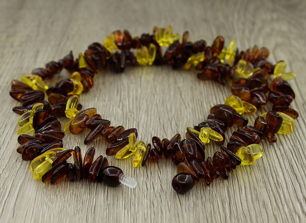 Янтарь светлый и темный, разноразмерая галька, "Елочка" бусы длиной 57см