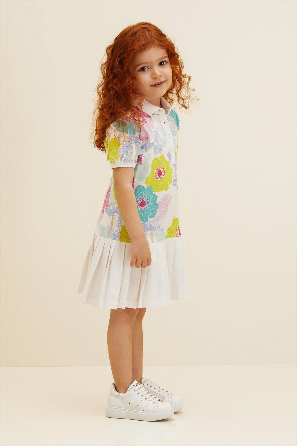 Белое трикотажное платье для девочки Неожиданная скидка в корзине