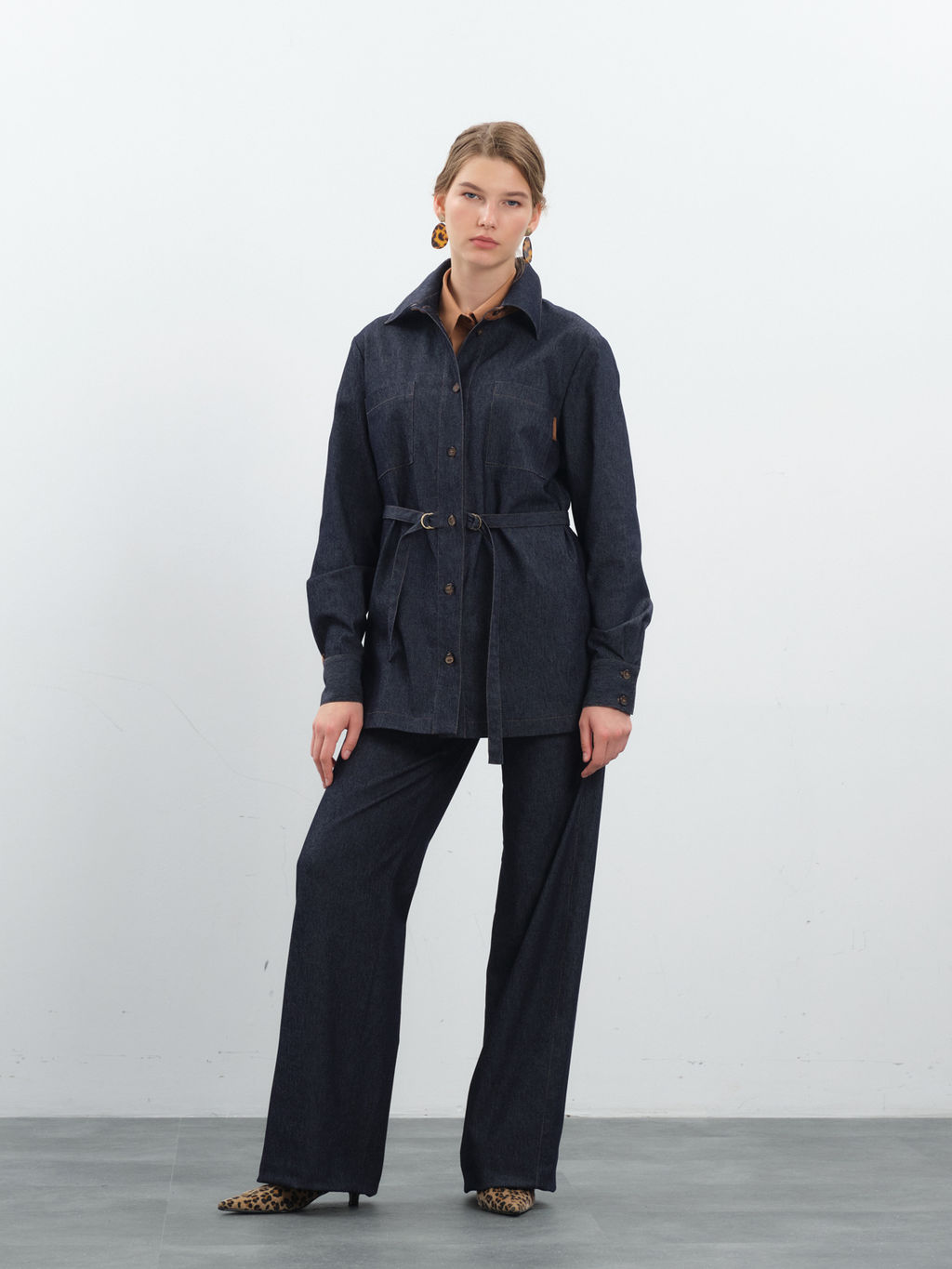 Темно-синие брюки из денима virele