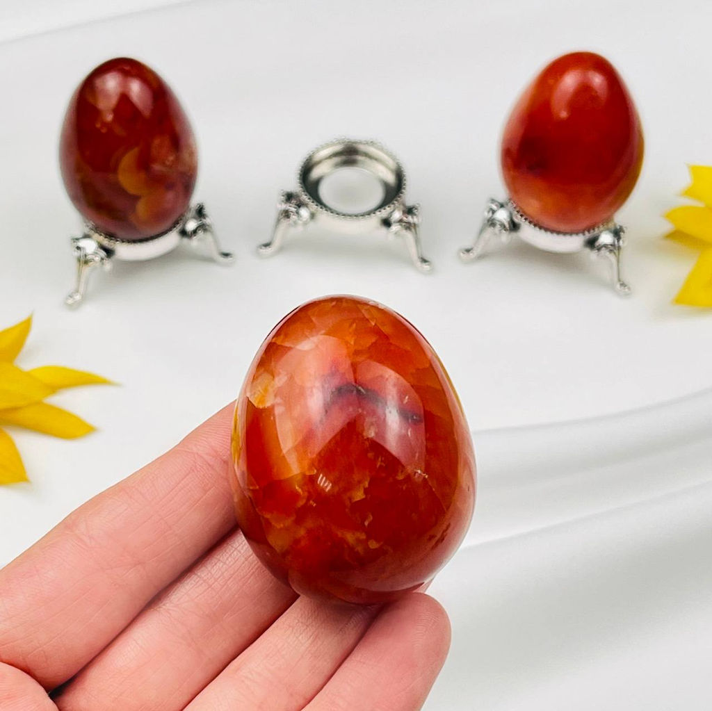 Яйцо из Сердолика на подставке