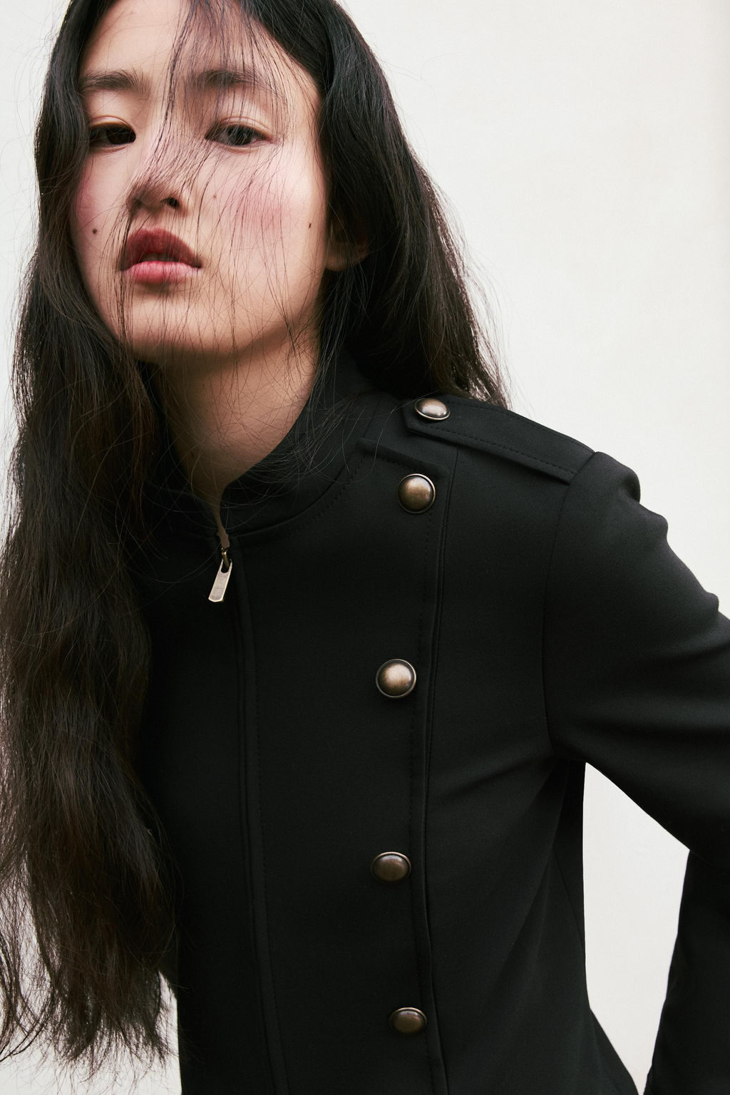 BLAZER ENTALLADA BOTONES / Negro - Zara фото 3