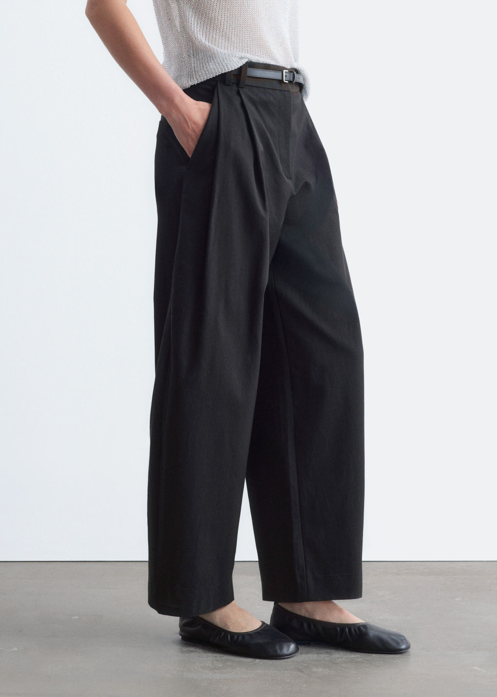 Pantalones recortados con perneras de barril