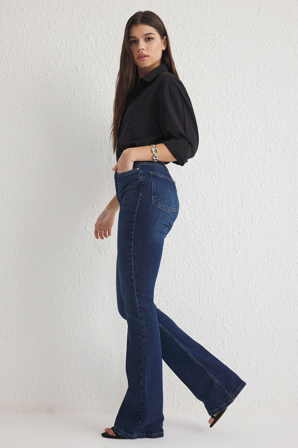 TRENDYOLMILLA Siyah Yuksek Bel Flare Jeans TWOSS25JE00110 фото 13
