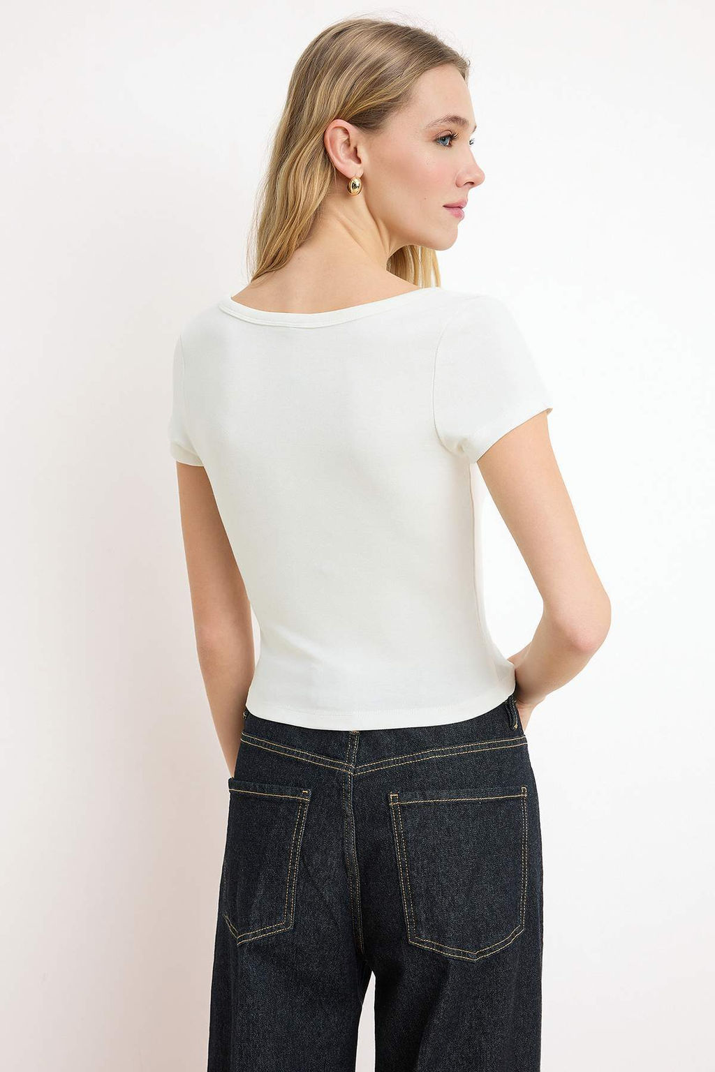 Ekru Fitted/Vucuda Oturan V Yaka K?sa Kollu Pamuk Ribana Orme T-Shirt TWOSS26TS00125 - Trendyolmilla фото 4