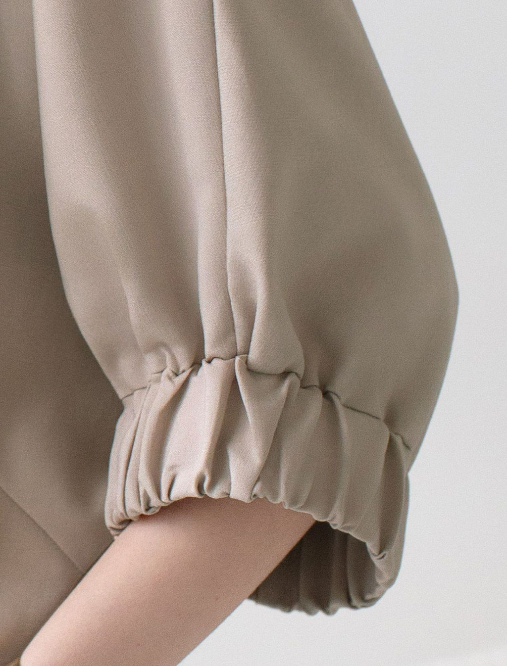 Свободная блузка с вырезом лодочка из плотного лиоцелла - Vilatte фото 2