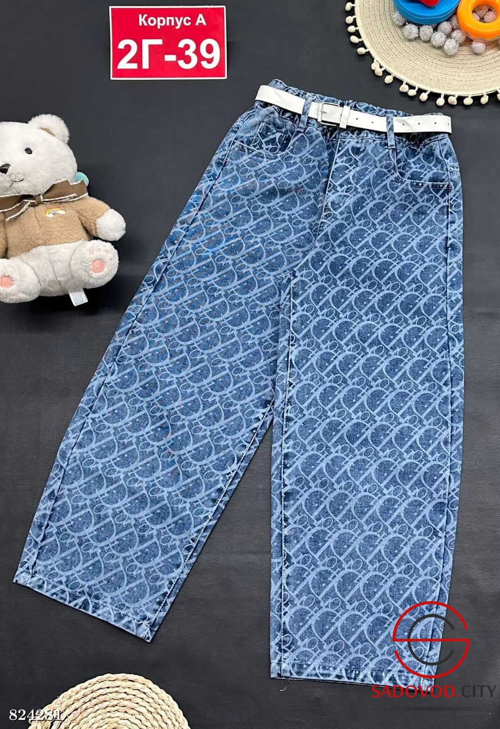 Джинсы для девочки с принтом