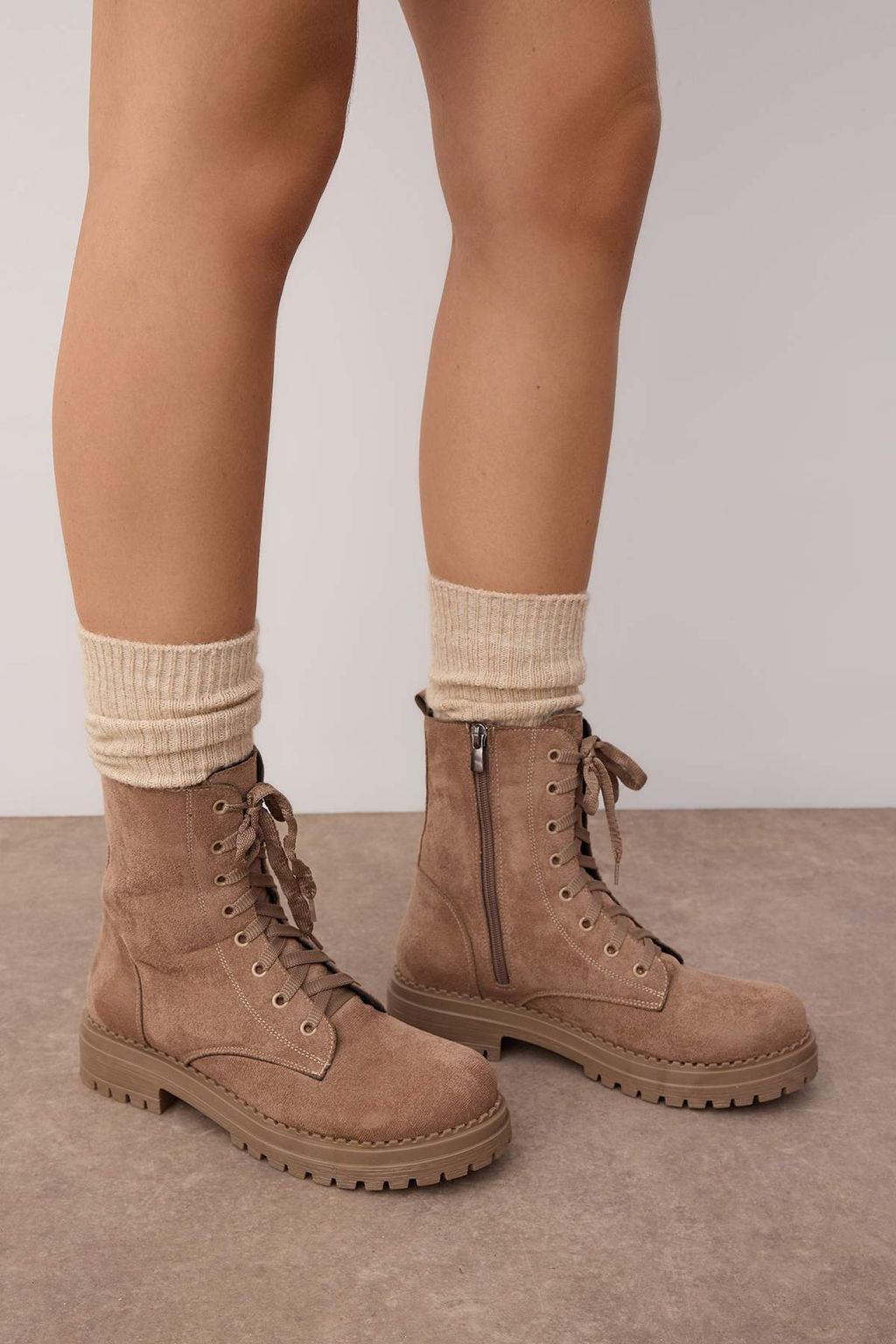 Trendyol Shoes Siyah Suet Bagc?kl? ve Fermuarl? K?sa Duz Kad?n Postal Bot TAKAW25BO00026 - Trendyolmilla фото 18