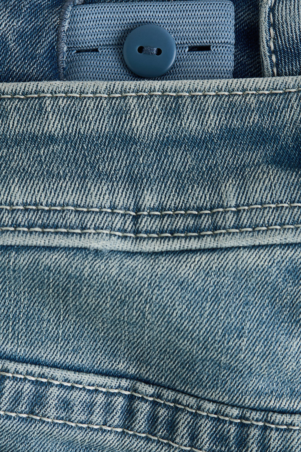 Flared Leg Low Jeans con detalle bordado