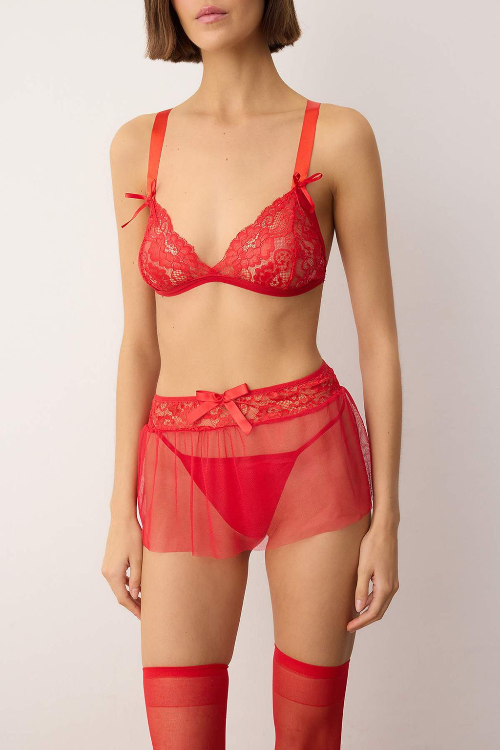 K?rm?z? 4lu Y?lbas? Temal? Dantel Kurdele/Fiyonk/Baglamal? Corapl? Ic Camas?r? Tak?m? THMAW26CC00034