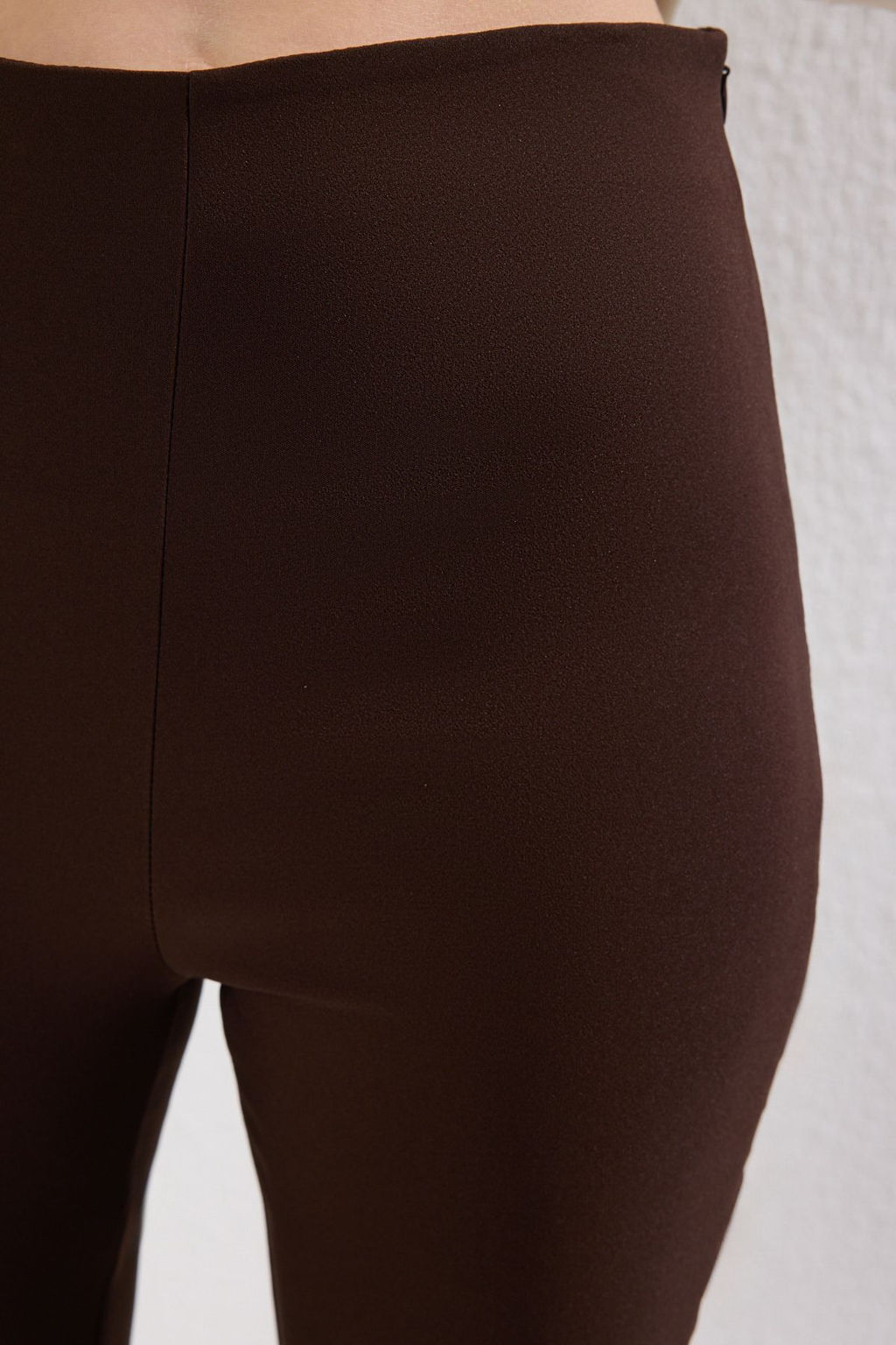 TRENDYOLMILLA Kahverengi Crop Flare Dokuma Pantolon TWOSS25PL00092  фото 4