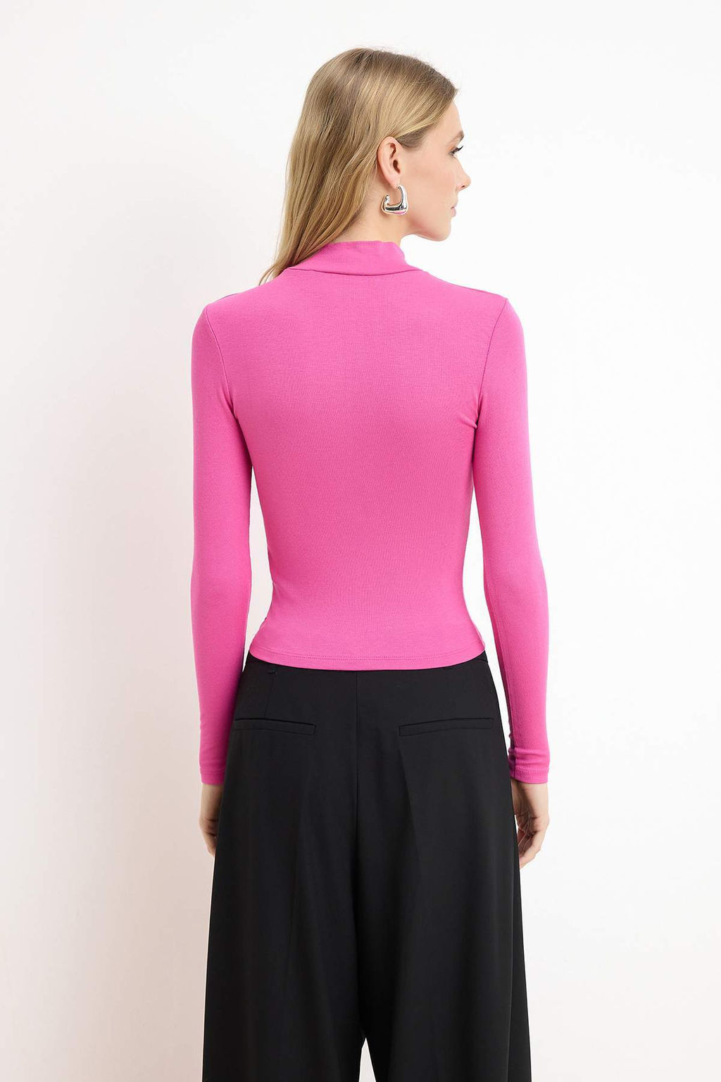 Fusya Duz Fitted Asimetrik Yaka Dusuk Kol Kolsuz Aksesuar Detayl? Esnek Orme Bluz TWOSS26BZ00352