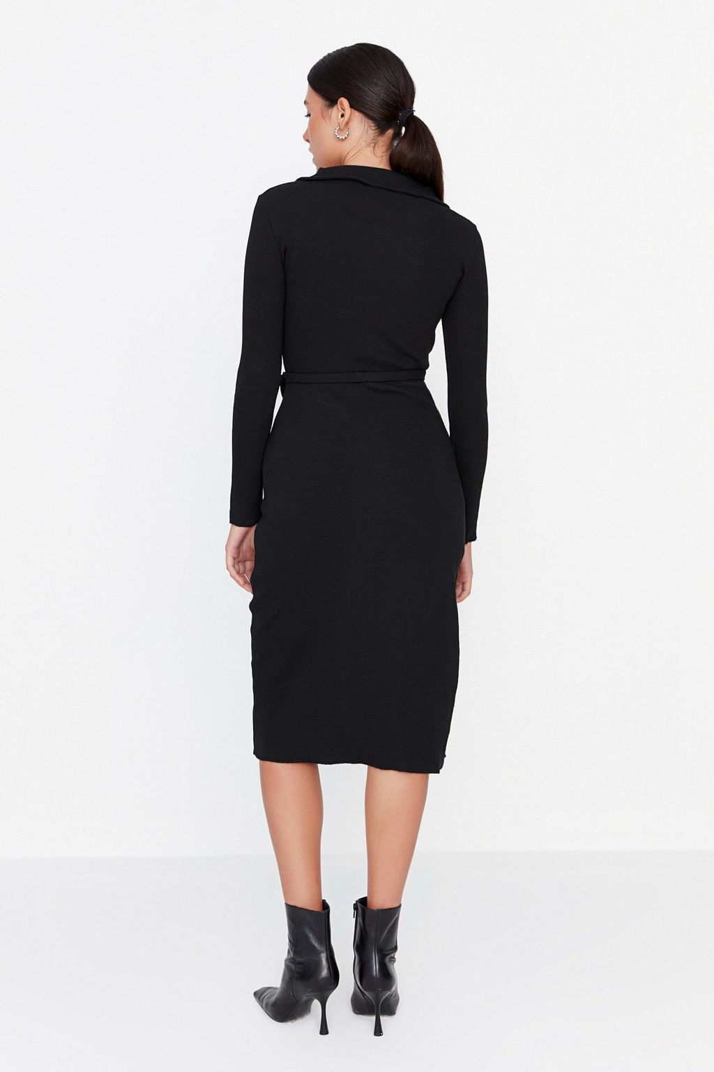 Trendyolmilla Siyah Vucuda Oturan Uzun Kol Polo Yaka Fitilli Dugmeli Esnek Midi Orme Elbise TWOAW23EL00115 фото 9