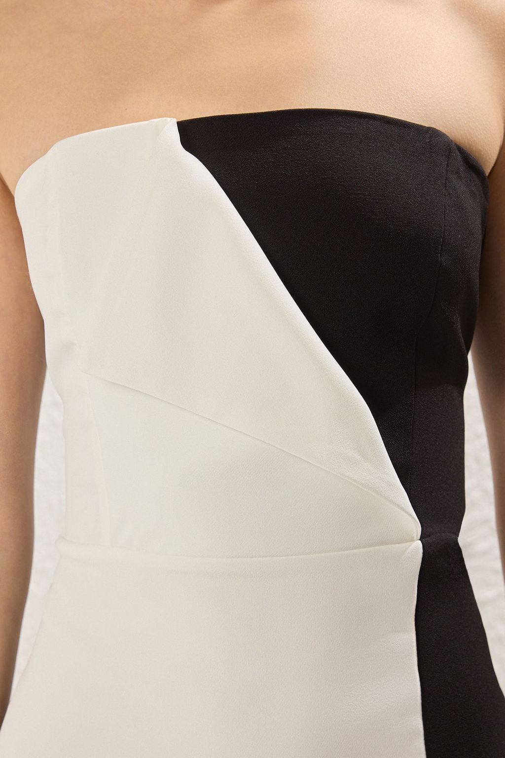 TRENDYOLMILLA Siyah-Beyaz Straplez Dokuma Uzun S?k Abiye & Mezuniyet Elbise TPRSS25AE00150  фото 5