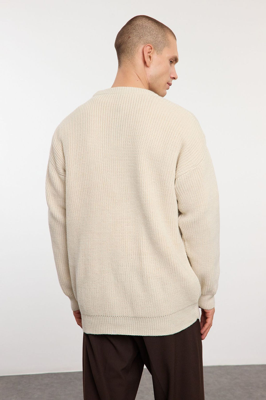 Bej Oversize Fit Couple/Cift Genis Kal?p Bisiklet Yaka Basic Triko Kazak TMNAW23KZ00189