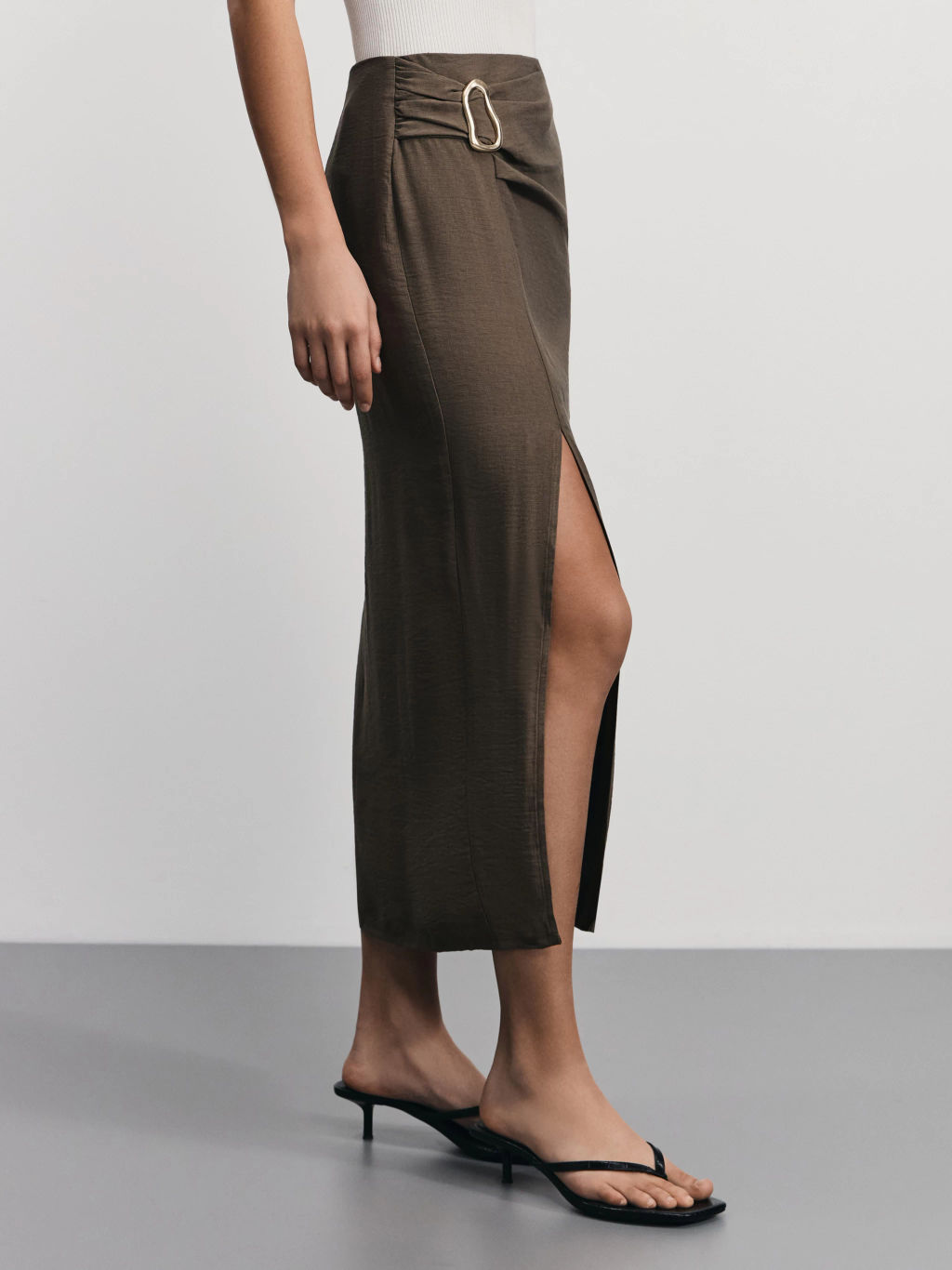 Юбка миди с разрезом и пряжкой из вискозы / Zarina  фото 4