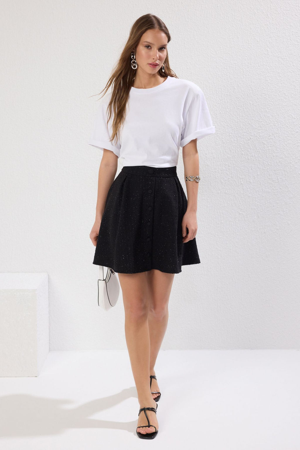 TRENDYOLMILLA Siyah Cep Detayl? Onden Dugmeli Klos Tuvit Kumasl? Mini Boy Dokuma Etek TWOAW25ET00027 фото 2